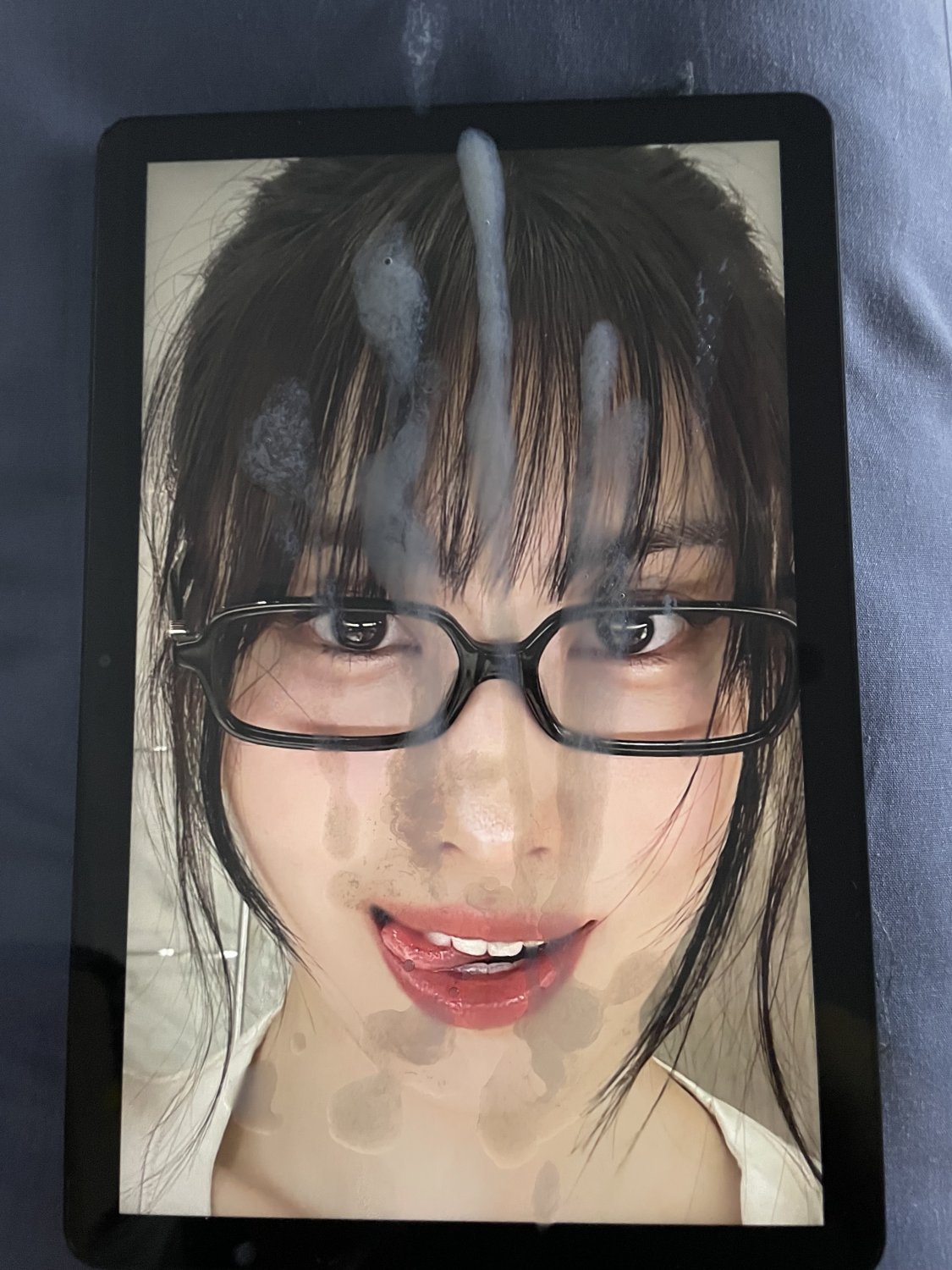 X34OCXCC Twice Momo Kpop Cum Tribute 02.jpg